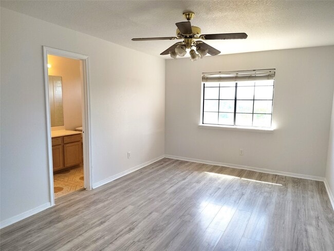 Building Photo - 13835 Purplemartin St