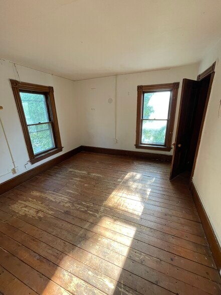 Building Photo - 108 Buell St