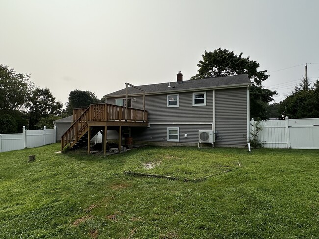 Building Photo - 17 Meadow St