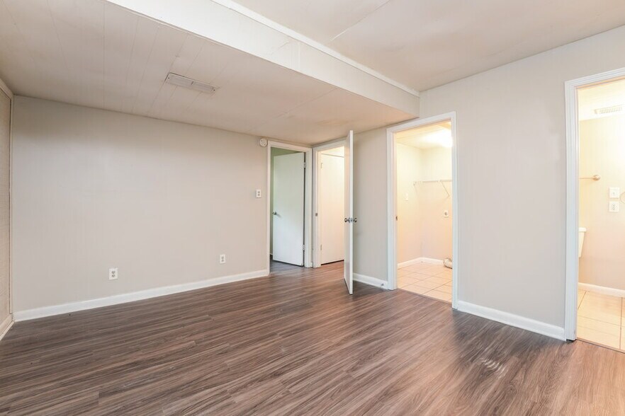 Building Photo - 2606 Northbrook Rd
