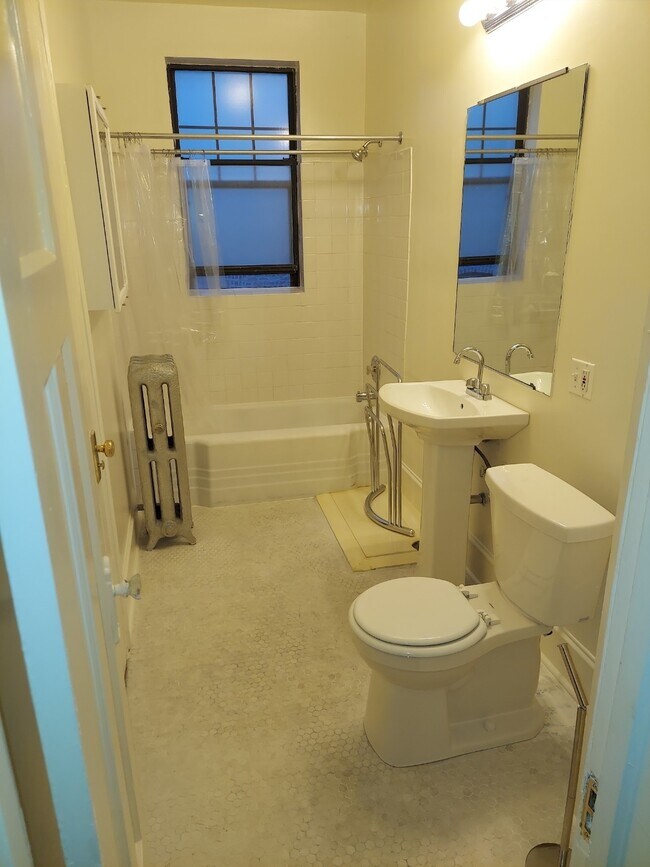 Building Photo - 1134 W Pratt Blvd