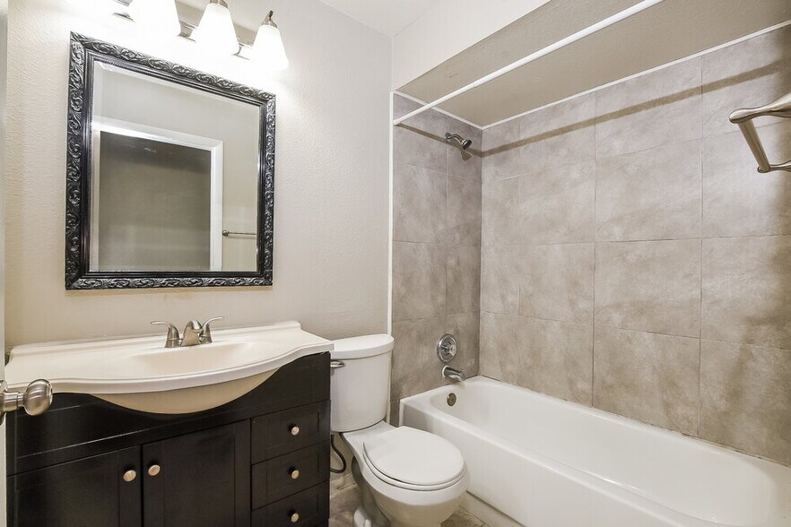 Building Photo - 5202 Dorrington Ln