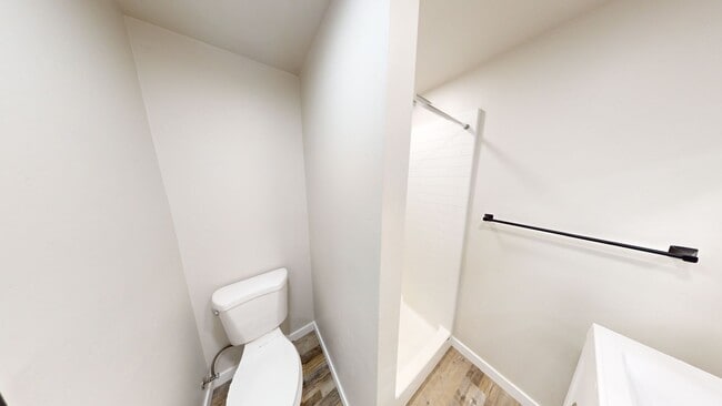 Building Photo - Ideal for solo tenants or couples!