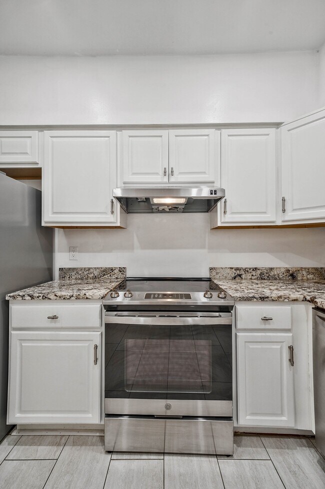 Building Photo - 12883 Cara Dr