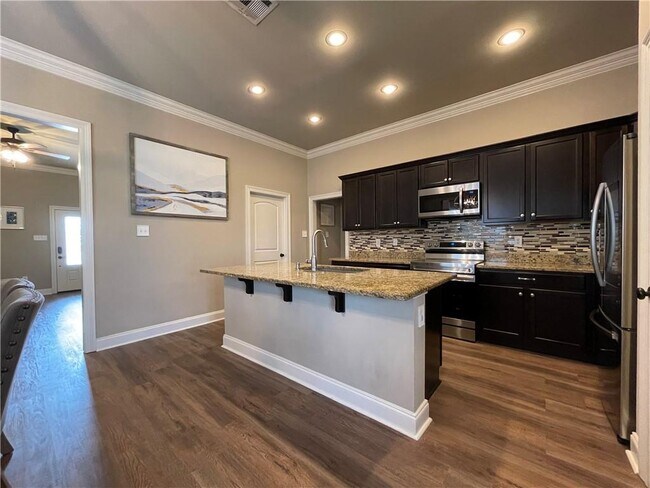 Building Photo - 70404 Chambly Ct