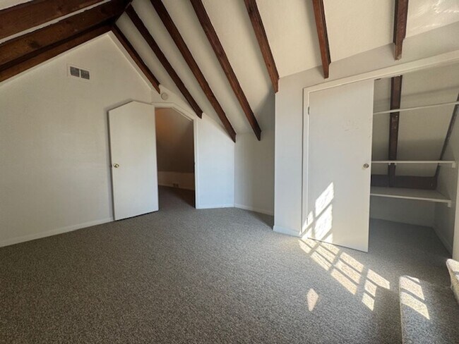 Building Photo - 941-943 St. James Street