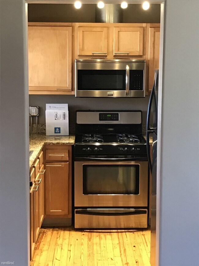 Building Photo - 1 br, 1 bath Townhome - 2805 Xavier Street