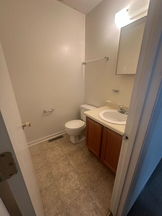 Building Photo - Renovated Home Near Virginia Tech