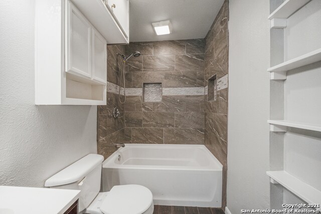 Building Photo - 8032 Laurel Bend