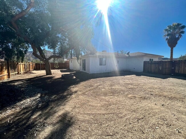 Building Photo - 6565 Mojave Ave