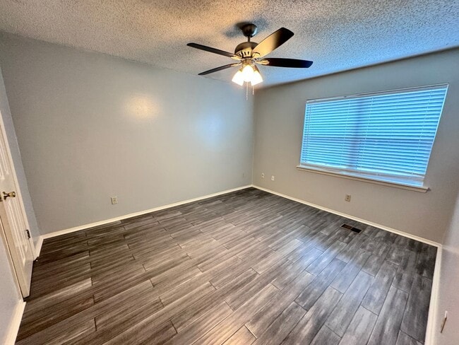 Building Photo - 1309 Access Rd