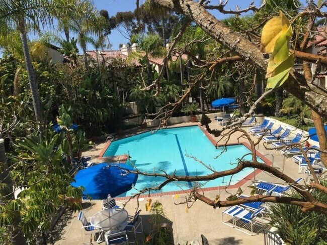 Building Photo - 2 bedroom in La Jolla CA 92037