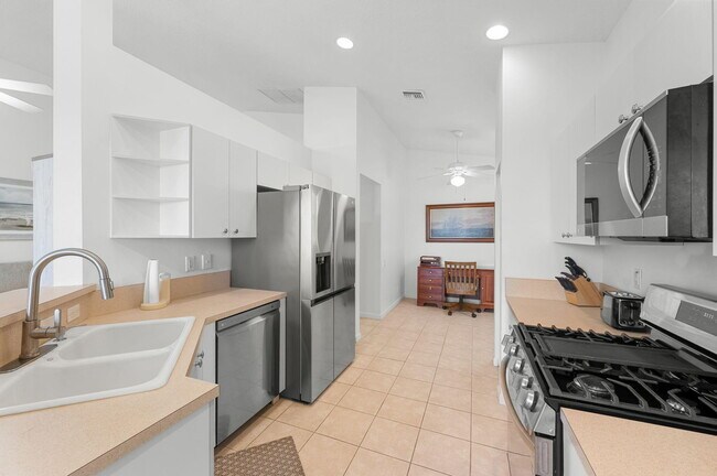 Building Photo - 364 Sunview Way