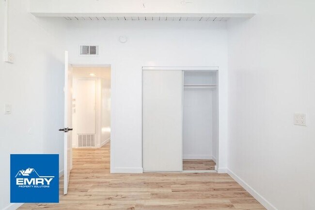 Building Photo - GREAT LOCATION 4 BEDROOM 2 BATH HOME IN WH...