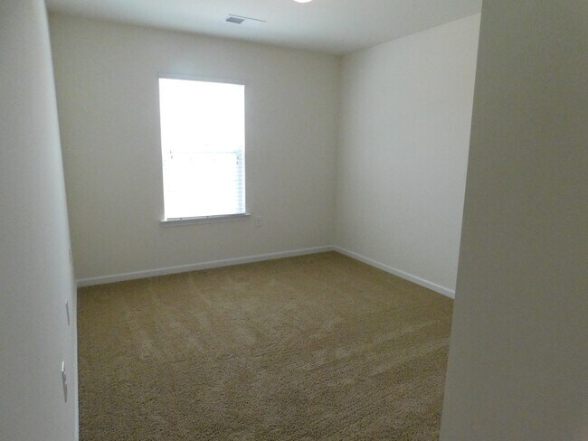 Building Photo - Brand New! 4 bed, 2.5 bath