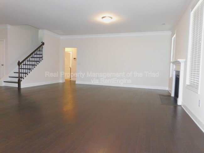 Building Photo - 1427 Sawyer Ave