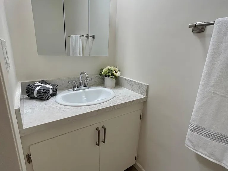 Building Photo - 220 E Live Oak St