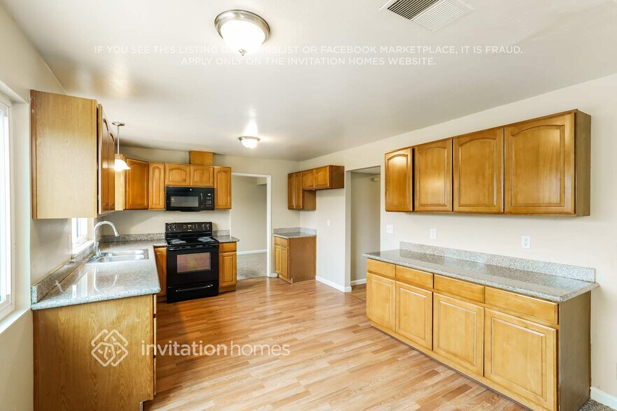 Building Photo - 824 Blue Bill Way