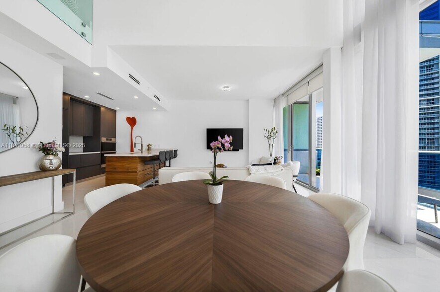 Building Photo - 200 Biscayne Boulevard Way
