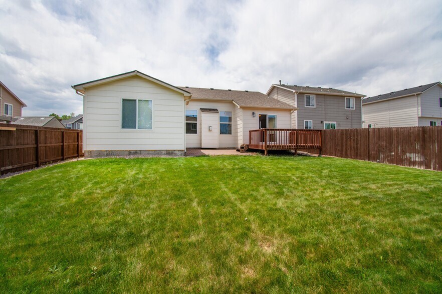 Building Photo - 1325 Legend Oak Dr