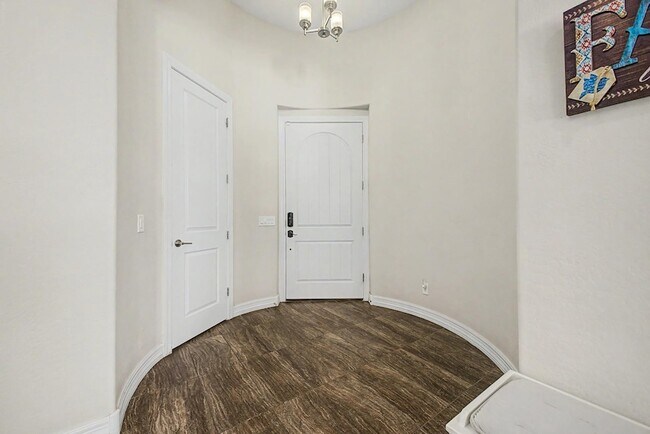 Building Photo - 2327 E Mahogany Pl