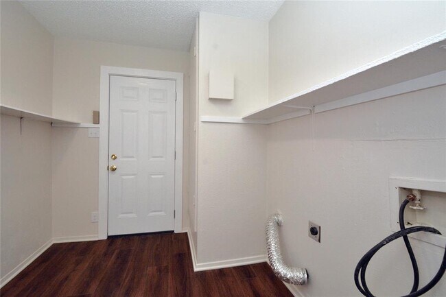 Building Photo - 11314 Walnut Ridge Dr