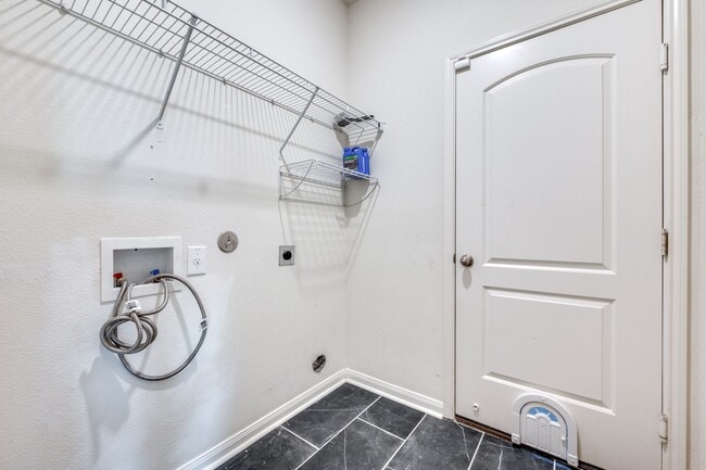 Building Photo - 3015 Watercrest Dr