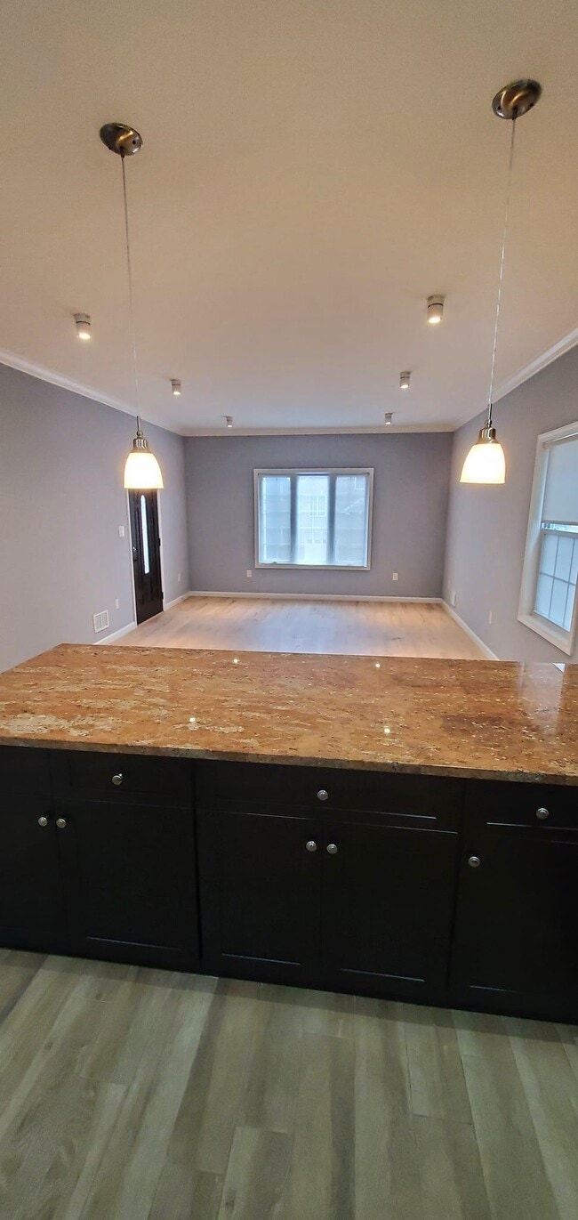 Building Photo - 220 WILLIAM St