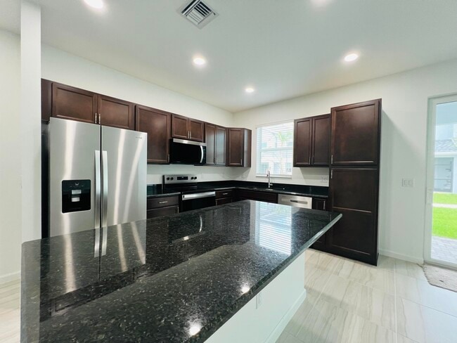 Building Photo - 16411 Powerscourt Dr