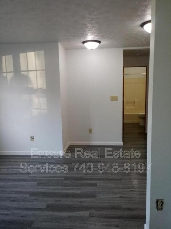 Building Photo - 1236 Green Valley Dr