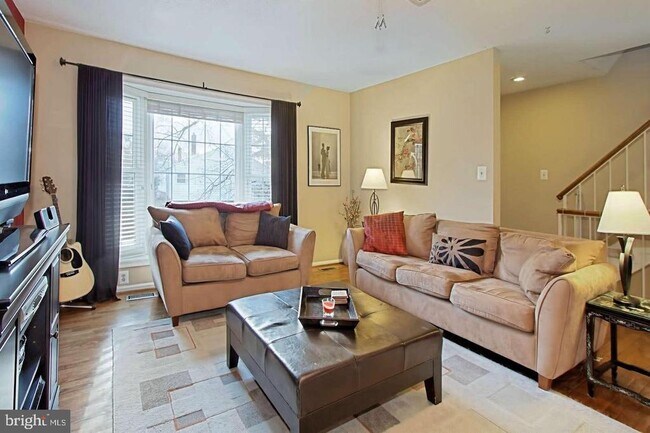 Building Photo - 5 S Floyd St