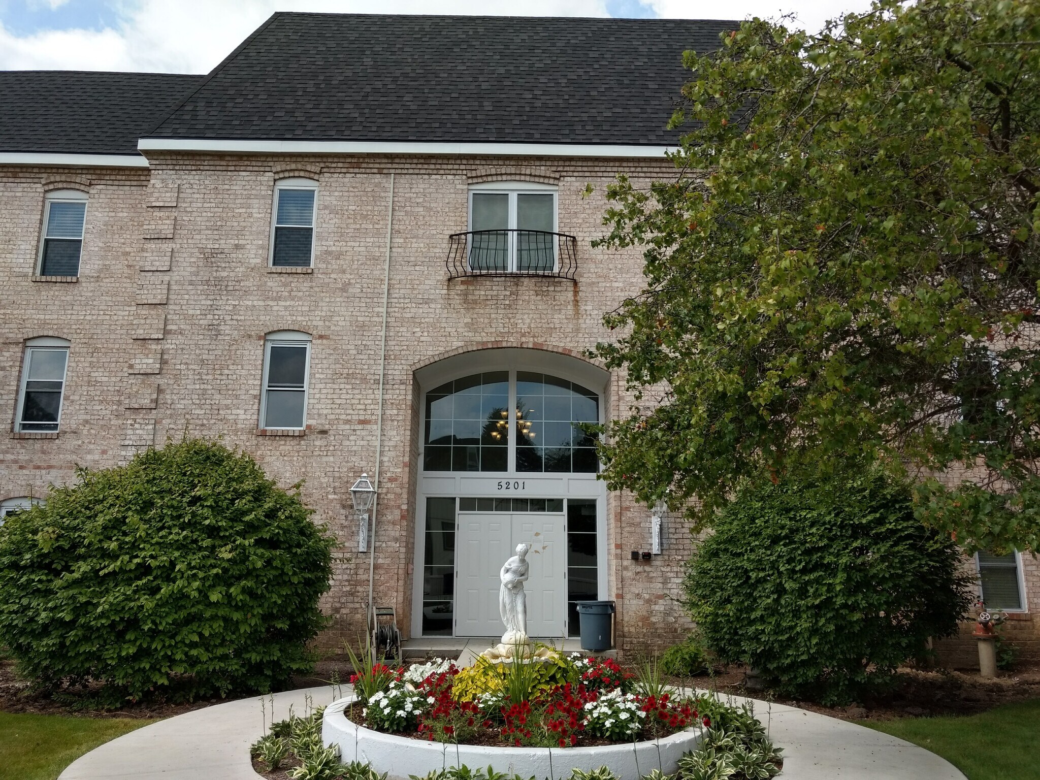 Building - 5201 Carriageway Dr