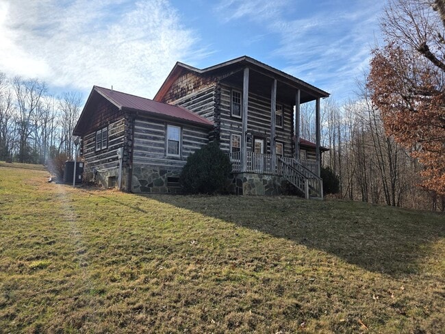 Building Photo - Cozy 3BR/2BA Cabin with Stunning Mountain Views