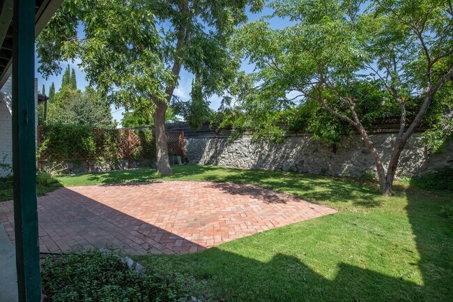 Building Photo - 2921 Valle Vista