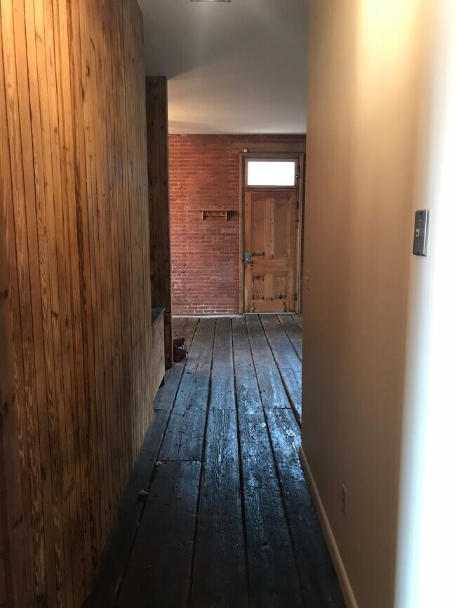 Building Photo - 613 Cherry Aly