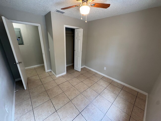 Building Photo - 3 Bed / 2 Bath Single-Family Home Near Downtown Eustis