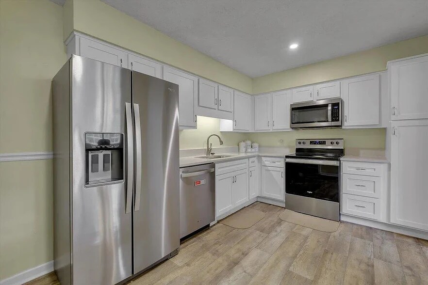 Building Photo - 5260 Crossbow Cir