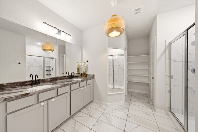 Building Photo - 2705 Bernadino Dr
