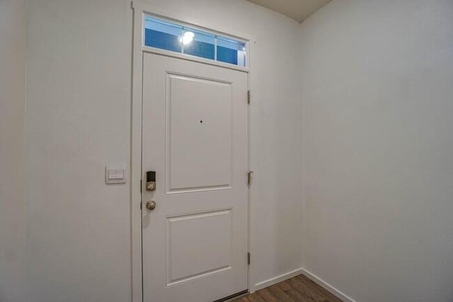 Building Photo - 5824 NE 80th Ct