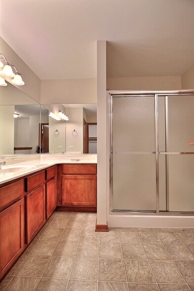 Master Bathroom - 10125 Privet Drive