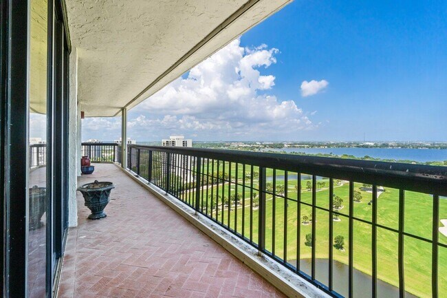 Building Photo - 1900 Consulate Pl