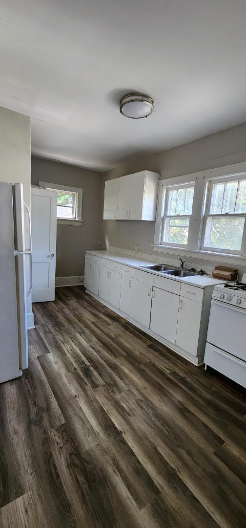 Building Photo - 165 Oak Park Dr