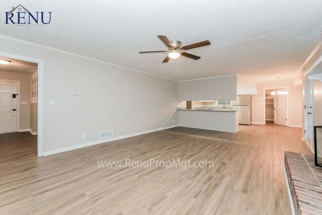 Building Photo - Now available 3 bedrooms 2 baths!