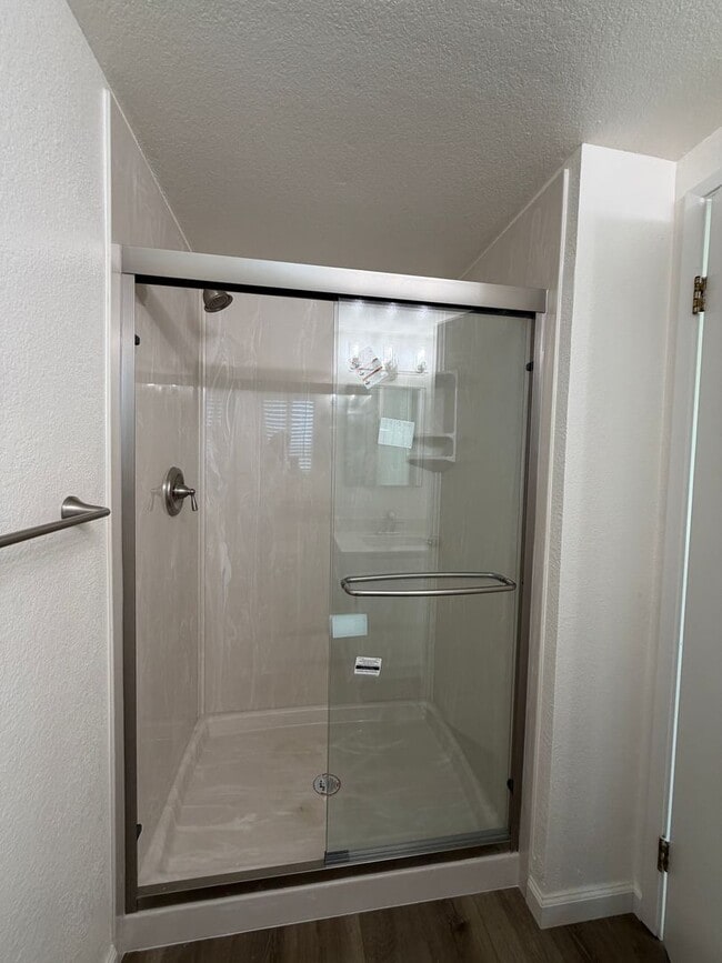 Building Photo - Ground floor Condo with sky views, Benicia