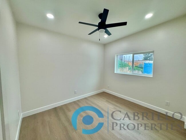 Building Photo - Modern 1 Bed / 1 Bath with Private Yard in...