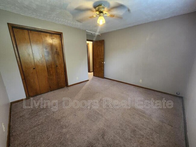 Building Photo - 4933 Ginny Ave