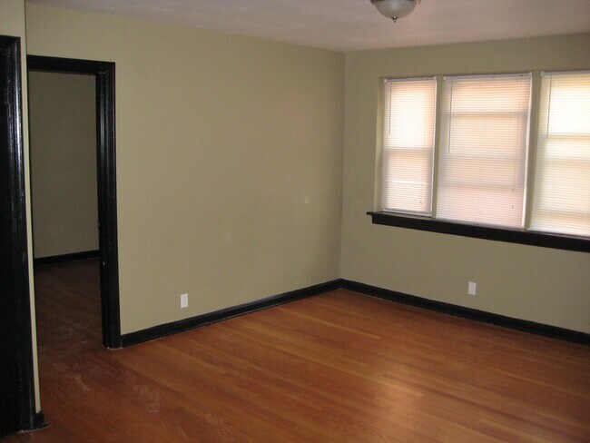 Building Photo - 4916 Jamieson Ave