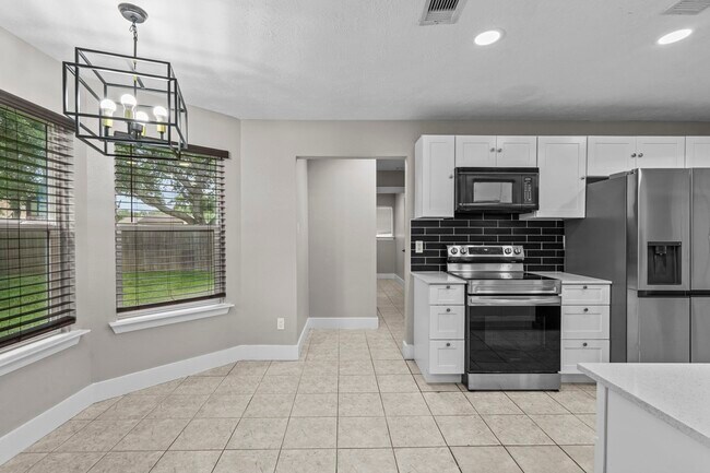 Building Photo - 1107 Londonderry Ave