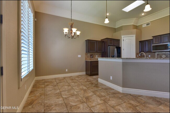 Building Photo - 7379 Black Mesa Dr
