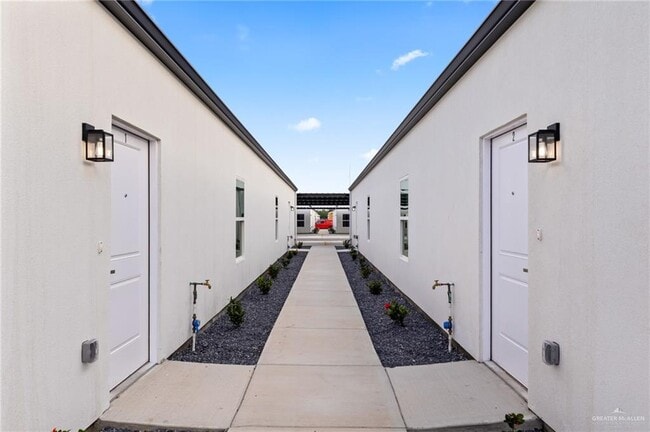 Building Photo - 2605 Woodpecker Rd
